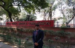 चार बार दी UPSC परीक्षा, तीन बार इंटरव्यू राउंड के बाद हुए बाहर, चौथी बार में किया टॉप और आज हैं IAS अधिकारी परितोष पंकज
