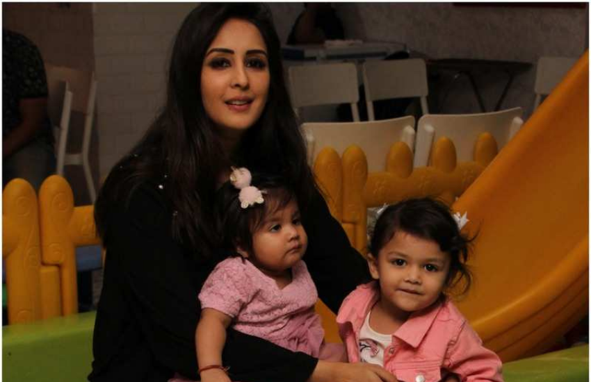 Chahat Khanna, Farhan Mirza