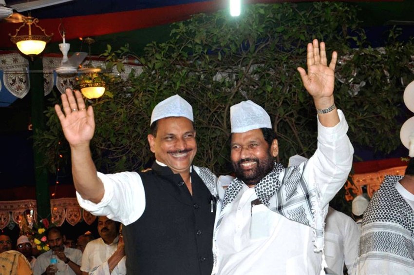 रामविलास पासवान के अलावा कुछ और भी राजनेता हैं जिन्होंने एयर होस्टेस को अपना जीवनसाथी बनाया। इसमें बिहार के ही बीजेपी नेता राजीव प्रताप रूडी का नाम भी शामिल है। 