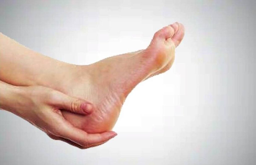 cracked Heels, tips for soft feet, फटी एड़ी, घरेलू उपाय