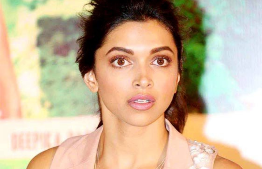 दीपिका से जब यह पूछा गया कि क्या वह प्रेग्नेंट हैं तो वह नाराज हो गईं और कहा की, क्या वह उन्हें प्रेग्नेंट दिखाई दे रही हैं? (<a href="https://www.jansatta.com/photos/lifestyle-gallery/deepika-padukone-ranveer-singh-wedding-actress-had-changed-her-name-before-marriage-sabyasachi-mukherjee-gave-the-idea/1736258/ ">दीपिका पादुकोण को जब शादी से पहले बदलना पड़ा था अपना नाम, ऐसे हुई थी सीक्रेट वेडिंग की तैयारी </a> )