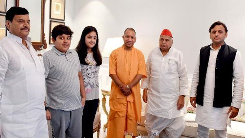 Dimple Yadav, Akhilesh Yadav SP, Mulayam Singh second wife