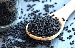 सर्दी-खांसी कम करने में मददगार है कलौंजी, जानें क्या हैं दूसरे फायदे