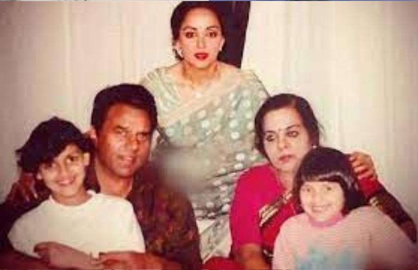 Ahana Deol, Isha Deol, Hema Malini (1)