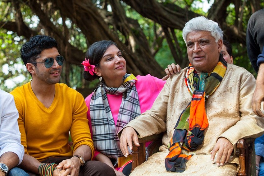 फरहान अख्तर अपनी पत्नी अधुना भबानी से तलाक ले चुके हैं। फरहान के पिता जावेद अख्तर ने भी उनकी मां को तलाक देकर शबाना आजमी से शादी रचा ली थी।
