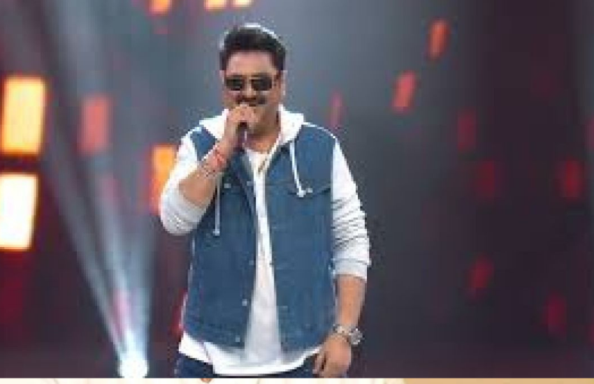 Kumar Sanu, Meenakshi Sheshadri, Jaan Kumar Sanu