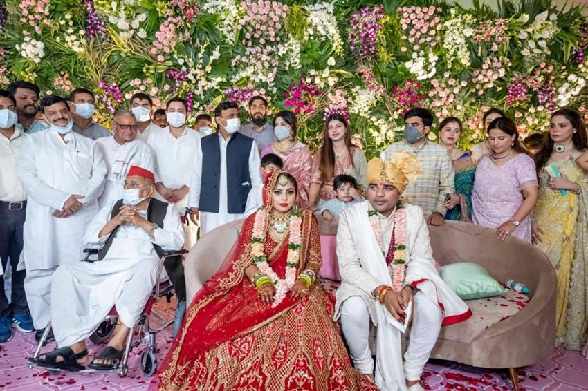 Dimple Yadav, Akhilesh Yadav SP, Mulayam Singh second wife