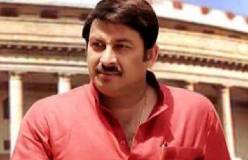 एक डिबेट के दौरान सपा और बीजेपी पर बहस चल रही थी, तभी मनोज ने सपा के गायकों के प्रति दोहरे रवैये का जिक्र किया था।