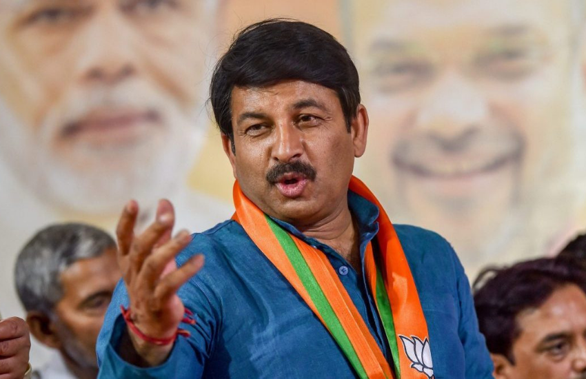 बीजेपी सांसद मनोज तिवारी से उन्होंने संगीत की शिक्षा ली है। इस लिहाज से अपर्णा मनोज की शिष्या हैं।