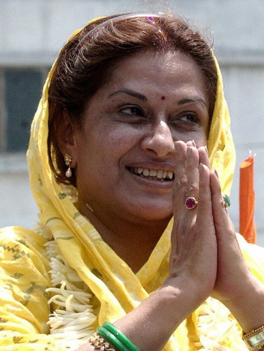 मौसमी चटर्जी को चीखता देख सनी देओल सहम गए। उन्होंने उनसे कुछ नहीं कहा औऱ चुपचाप शूट में बिजी हो गए। उस दिन के बाद सनी देओल हमेशा सेट पर टाइम से आते और बिना देर किये अपना शॉट देते। ( <a href="https://www.jansatta.com/photos/picture-gallery/dharmendra-son-sunny-deol-meet-his-stepmother-hema-malini-at-mukesh-ambani-nita-ambani-residence-antillia-see-what-heppend-there/1745691/">जब मुकेश अंबानी के घर सौतेली मां हेमा मालिनी से हो गया सनी देओल का सामना, जानिए क्या हुआ था वहां</a> )