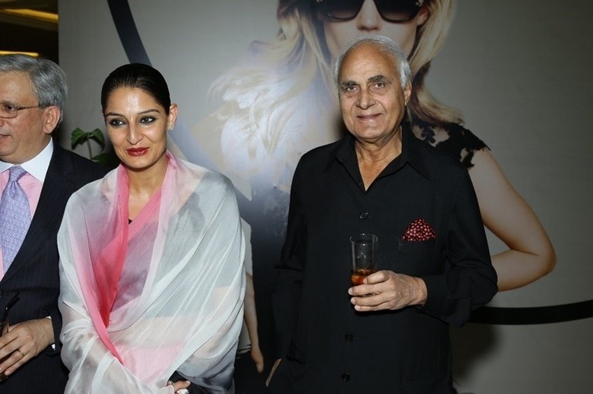 डीएलएफ के केपी सिंह ने बेटी पिया की शादी टिम्मी सरना। शादी के बाद केपी सिंह के दामाद डीएलएफ ब्रैंड्स के मैनेजिंग डायरेक्टर के तौर पर काम देख रहे हैं।