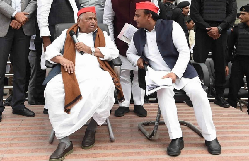 Mulayam Singh Yadav, Akhilesh Yadav, Sadhna Gupta