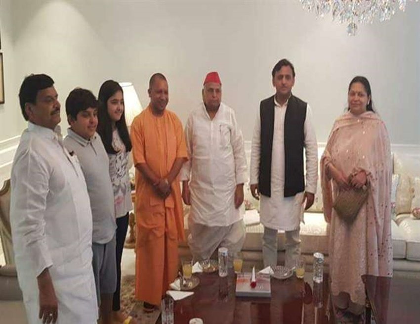 Dimple Yadav, Akhilesh Yadav SP, Mulayam Singh second wife