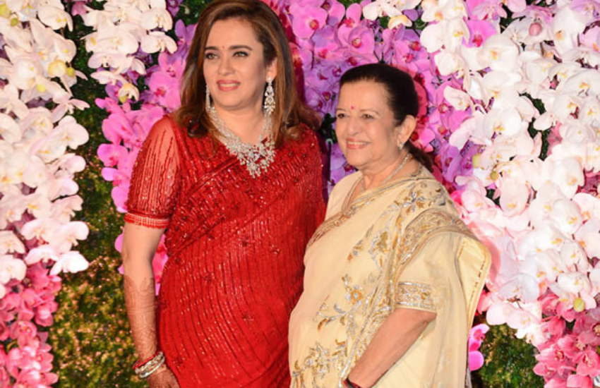 बता दें कि, ममता क्रिकेटर सचिन तेंदुलकर के बेटे अर्जुन तेंदुलकर, शाहरुख खान की बेटी सुहाना खान के अलावा ऐश्वर्या, रवीना टंडन, ऋतिक रोशन और चंकी पांडे के बच्चों की भी टीचर रही हैं और यही कारण है कि बॉलीवुड स्टार उनका बेहद सम्मान करते हैं।