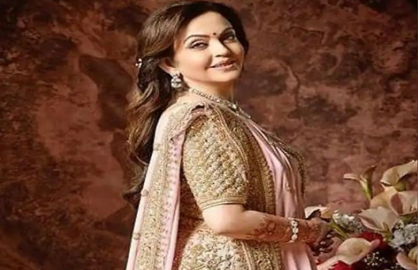 नीता अंबानी ने बताया था कि लोग उन पर हंसते थे, लेकिन उन्हें अपना काम करने में संतुष्टि मिलती थी।(<a href="https://www.jansatta.com/photos/lifestyle-gallery/at-akash-ambanis-wedding-mukesh-ambani-nita-ambani-had-sang-with-shahrukh-khan-antilia-was-decorated-on-radha-krishna-theme/1746353/ ">आकाश अंबानी की शादी में नीता अंबानी संग शाहरुख खान-गौरी खान ने भी लगाए थे ठुमके, देखें रॉयल वेडिंग की तस्वीरें </a> )