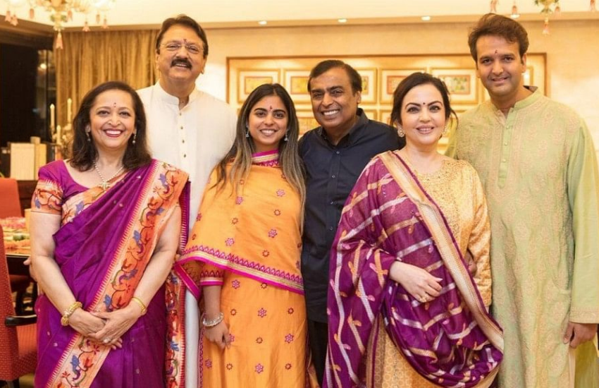 Isha Ambani, Nita Ambani