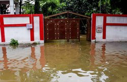 बिहार में बाढ़ से हाहाकार! डिप्टी CM के घर के बाहर जलभराव, विधानसभा परिसर में भी घुसा पानी