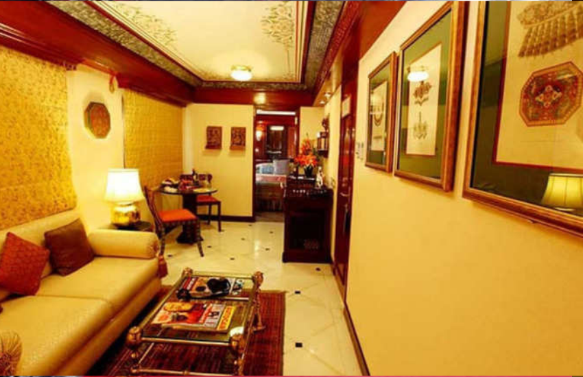 प्रेजिडेंशियल ट्रेन में 23 कोच हैं और इन कोचों में करीब 43 शाही केबिन बनाए गए हैं। ट्रेन में बुलेट प्रूफ विंडो, पब्लिक एड्रेस सिस्टम के साथ ही सेटेलाइट बेस्ट कम्युनिकेशन सिस्टम और कई आधुनिक टेक्नॉलीजी से लैस है। ट्रेन में अलग से एक कोच केवल प्रेसीडेंशियल सुइट के लिए रखा गया है।