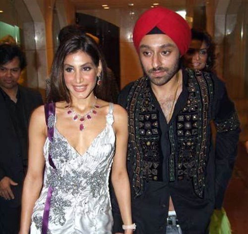 एक्ट्रेस प्रिया सचदेव ने अरबपति हॉटेलियर विक्रम चटवाल से 2006 में शादी की थी। शादी के 5 साल बाद दोनों का तलाक हो गया। तलाक के बाद 2017 में प्रिया ने करिश्मा कपूर के पूर्व पति संजय कपूर से ब्याह रचा लिया।