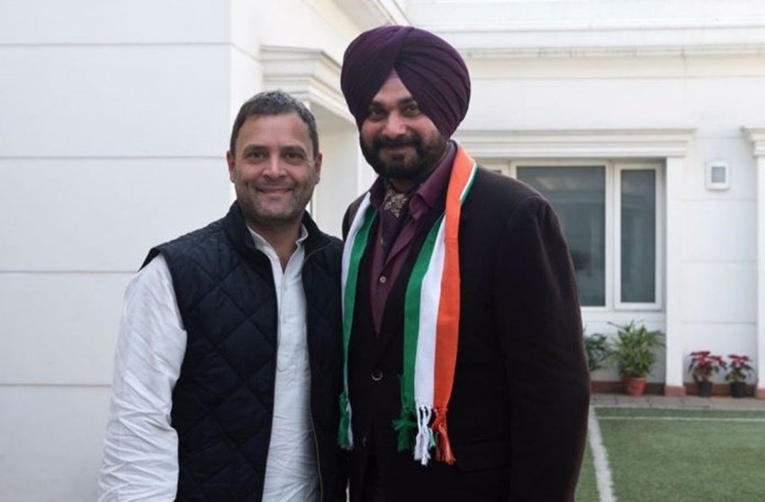 नवजोत सिंह सिद्धू जब कांग्रेस में शामिल हुए तो सोशल मीडिया में उन्हें खूब ट्रोल किया गया था। दरअसल बीजेपी में रहते हुए सिद्धू राहुल गांधी का जमकर मजाक उड़ाते थे। सिद्धू अकसर राहुल गांधी के लिए राहुल बाबा और पप्पू जैसे शब्दों का इस्तेमाल किया करते थे।