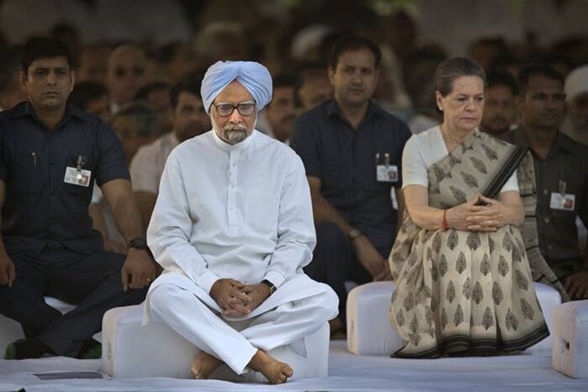 2004 में जब आम चुनाव के नतीजे आए तो कांग्रेस के नेतृत्व में यूपीए ने सरकार बनाई थी। तब मनमोहन सिंह प्रधानमंत्री बने थे।
