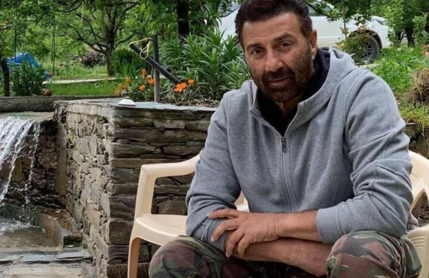 Sunny Deol, Karan Deol, Pooja Deol
