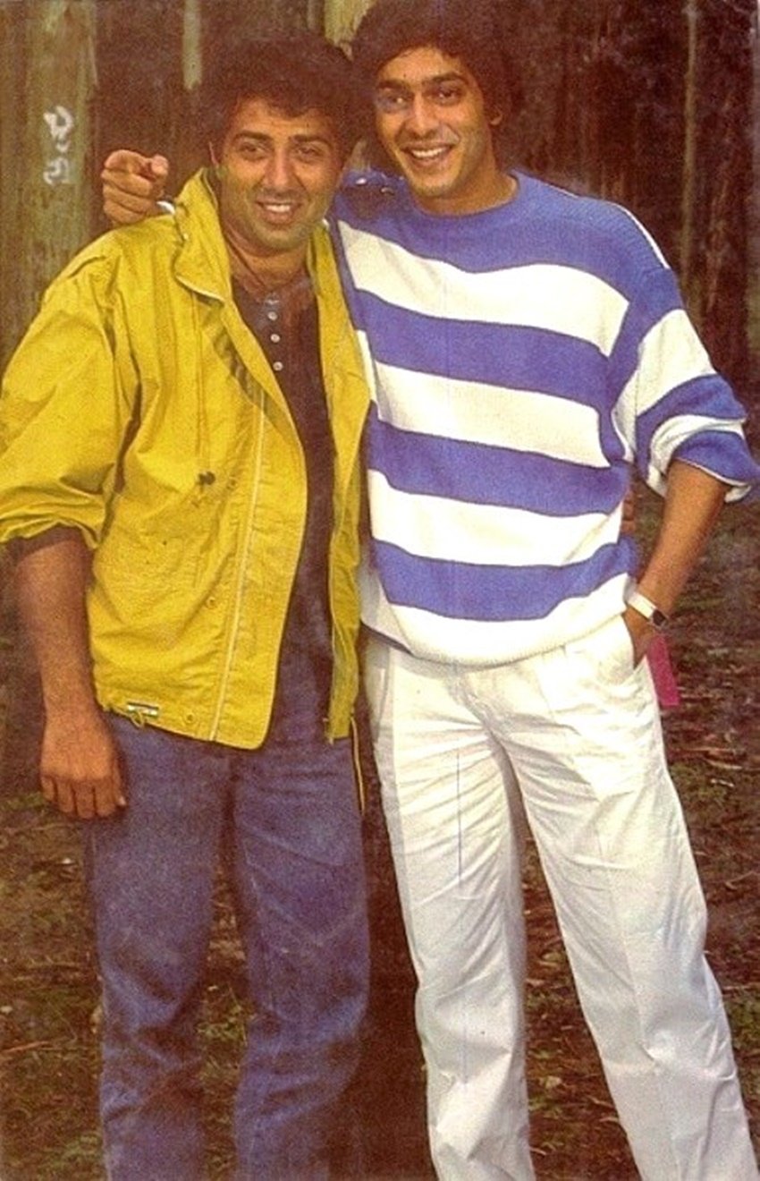 दरअसल पूरा मामला साल 1992 का है। सनी देओल और चंकी पांडे साथ में विश्वातमा फिल्म कर रहे थे। फिल्म की शूटिंग नौरोबी में भी हुई थी। नैरोबी का शेड्यूल खत्म करने के बाद सनी औऱ चंकी पांडे फ्लाइट से भारत लौट रहे थे।