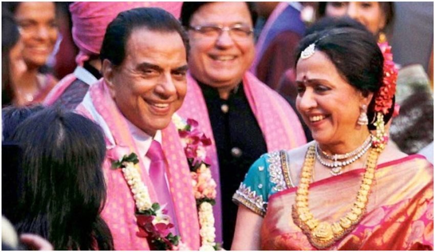मथुरा से बीजेपी सांसद हेमा मालिनी ने जानते हुए भी कि धर्मेंद्र पहले से शादीशुदा हैं उनसे दिल लगा लिया। आगे चलकर दोनों ने शादी भी कर ली। हेमा से शादी के बावजूद धर्मेंद्र ने अपनी पहली पत्नी को तलाक नहीं दिया।