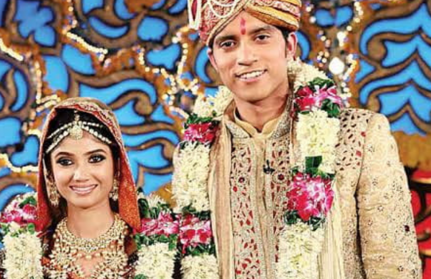 टीवी शो ‘अगले जन्म मोहे बिटिया ही कीजो’ से मशहूर होनी वाली रतन राजपूत भी उन्हीं सितारों में से हैं, जिन्होंने टीवी पर शादी रचाई। राहुल की तरह ही रतन ने भी ‘रतन का रिश्ता’ के जरिये अपने लिए वर ढूंढा था। इस शो में उन्होंने अभिनव के साथ सगाई की थी, लेकिन उसके बाद रिश्ता टूट गया और दोनों अलग हो गए।(<a href=" https://www.jansatta.com/photos/lifestyle-gallery/nisha-rawal-daljit-kaur-dipshikha-nagpal-shweta-tiwari-had-shown-her-husbands-the-way-to-jail-instead-of-suffering-beatings-and-exploitation/1757789/ "> मारपीट और शोषण सहने की जगह इन एक्ट्रेसेस ने अपने पतियों को दिखाया था जेल का रास्ता </a> )