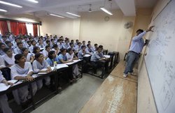 UPSC Civil Services: सिविल सेवा की तैयारी के लिए ये संस्थान देते हैं निःशुल्क कोचिंग और स्कॉलरशिप