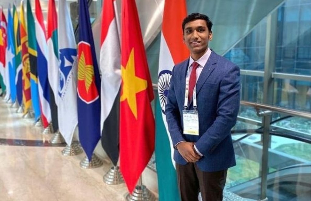 महाराष्ट्र के वैभव ने महज़ 22 साल की उम्र में UPSC क्लियर कर ली थी (Photo- Vaibhav Gondane/Instagram)