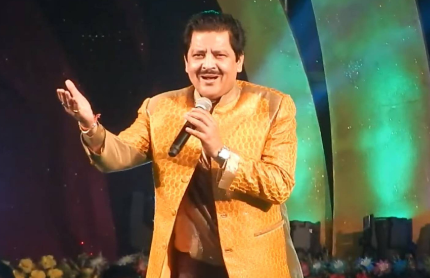 उदित का सपना बॉलीवुड प्लेबैक सिंगर बनने का था। इसलिए वह मुंबई अपना भाग्य आजमाने आ गए थे। उदित नारायण को फिल्म ‘क़यामत से क़यामत तक’ में ‘पापा कहते हैं’गाने के लिए फिल्मफेयर अवार्ड भी मिला था।