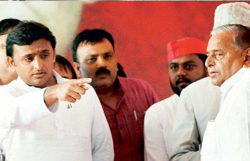 अखिलेश यादव के कई करीबियों ने मुलायम की दूसरी पत्नी साधना और शिवपाल यादव पर ही परिवार के झगड़े का ठिकरा फोड़ा था। पिता-पुत्र का ये विवाद राजैनितक पटल से होते हुए घर तक पहुंचा था। पिता मुलायम ने जहां अखिलेश को सपा से छह साल के लिए पार्टी से बाहर निकाल दिया था।