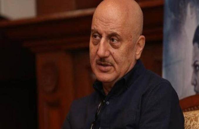 Anupam Kher को 36 घंटे के अंदर लगा झटका, ट्वीट कर Twitter से ही किया सवाल