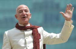 कहानी जेफ बजोस कीः 27 साल रहे Amazon सीईओ, किताबें बेचने से किया था आगाज, अब “आजाद” हो अंतरिक्ष की भरेंगे उड़ान