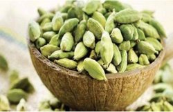 रात को सोने से पहले इलायची का करें सेवन, वजन घटाने के साथ ही त्वचा को निखारने में भी मिल सकती है मदद