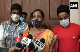 BJP leader, Madhya Pradesh, shivraj singh chauhan, covid-19, covid vaccination, corona virus, national news, Madhya Pradesh,Indore,Corona Vaccination Center,BJP Leader,Birthday,Social Distancing,Violation of Corona Protocol,Lockdown,Corona Pandemic, jansatta