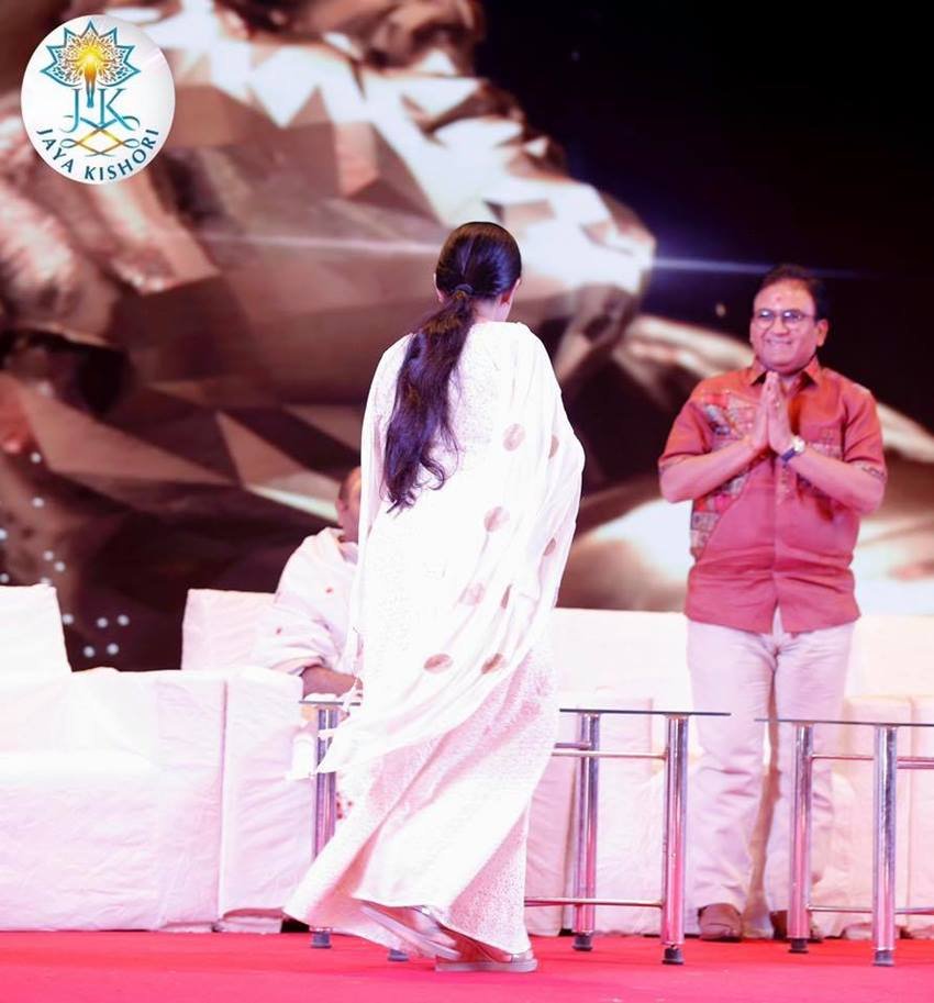जैकी श्रॉफ और जया किशोरी के साथ एक्टर दिलीप जोशी भी इस कार्यक्रम में मंच पर मौजूद थे।