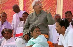 बचपन से ही मजाकिया मिजाज के रहे हैं लालू, अपनी टोली के हुआ करते थे नेता