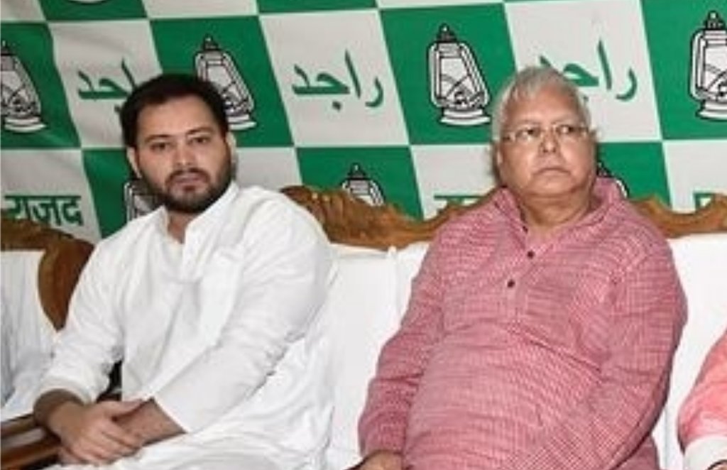 एक इंटरव्यू के दौरान जब पत्रकार ने तेजस्वी यादव से गौशाला को लेकर कहा कि ये आपके पिता का पसंदीदा इलाका है तो उन्होंने जवाब देते हुए कहा कि हां, पिताजी सुबह शाम जरूर इस गौशाला में आया करते थे। (एक्सप्रेस फोटो: आलोक जैन)