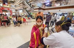 कोरोनाः 13 साल के बच्चे को सरकार ने बता दिया वैक्सिनेट, मैसेज भेज उम्र दिखाई 56