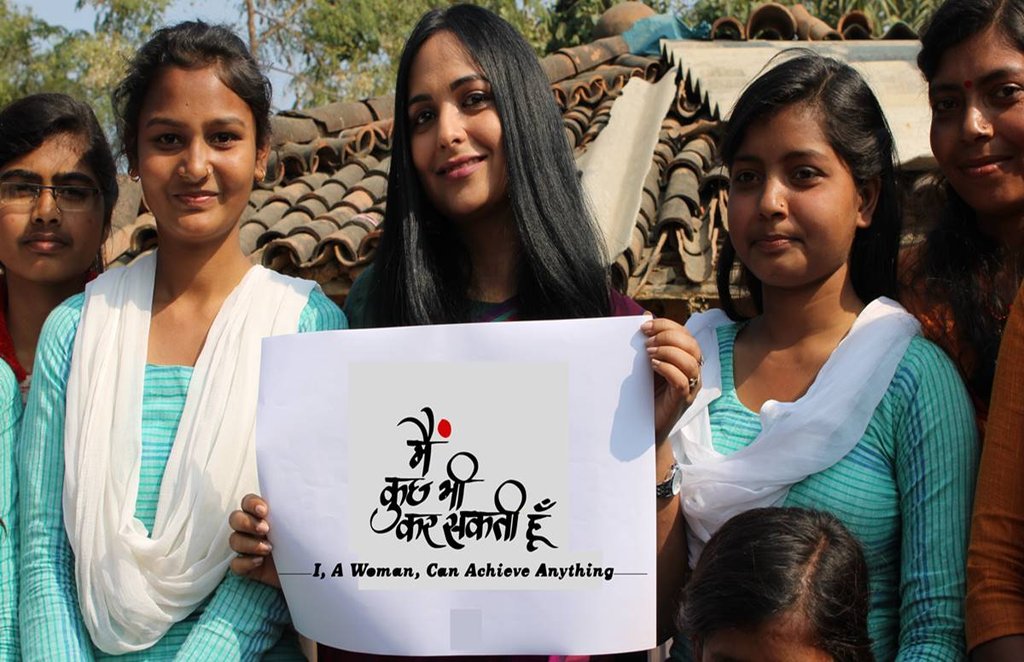 Dunia Mere Aage, Special article