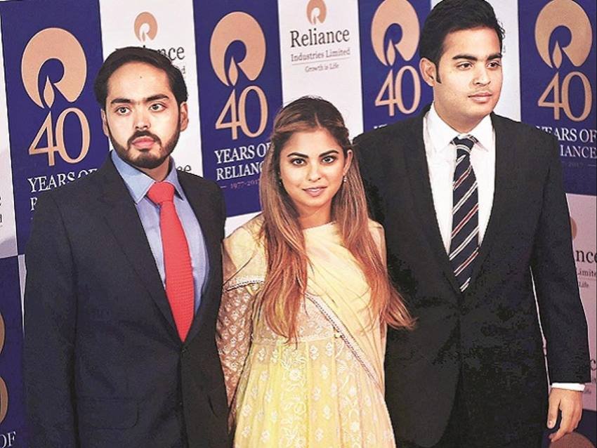 ईशा अंबानी ना सिर्फ रूम बल्कि वॉशरूम भी दूसरी लड़कियों के साथ शेयर करती थीं।