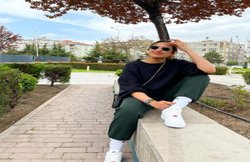 टर्की की सड़कों पर इस अंदाज में नजर आईं परिणीति चोपड़ा, हैंडबैग की कीमत जान उड़ जाएंगे होश