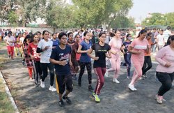 Free Police Training: पुलिस में भर्ती के लिए यहां मिल रही फ्री में कोचिंग, इनकी करा रहे हैं ट्रेनिंग
