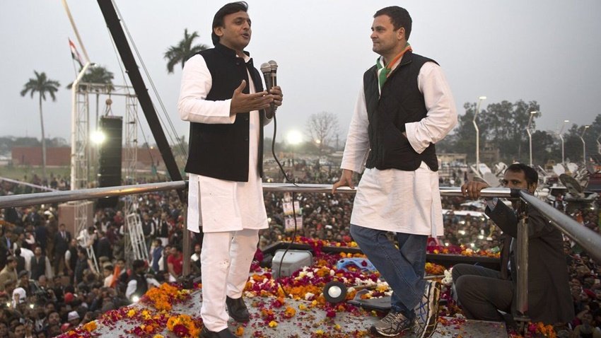 प्रशांत किशोर ने एक इंटरव्यू में बताया था कि जब चुनाव की तैयारी शुरू हुई तो कांग्रेस का नारा था '27 साल यूपी बेहाल'। लेकिन सपा के साथ गठबंधन के बाद नारा बदल कर 'यूपी को ये साथ पसंद है 'हो गया।