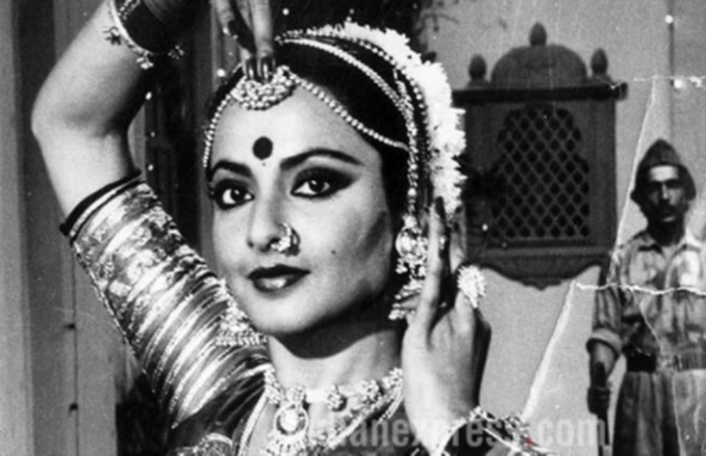 Rekha, Rekha earning in Film industry, Rekha sister, Rekha Sister Name, Rekha Family, Rekha Father Name