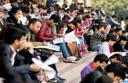 Sarkari Naukri: इंडिया पोस्ट, इंडियन आर्मी, एसएससी समेत इन जगहों पर करें सरकारी नौकरी के लिए आवेदन