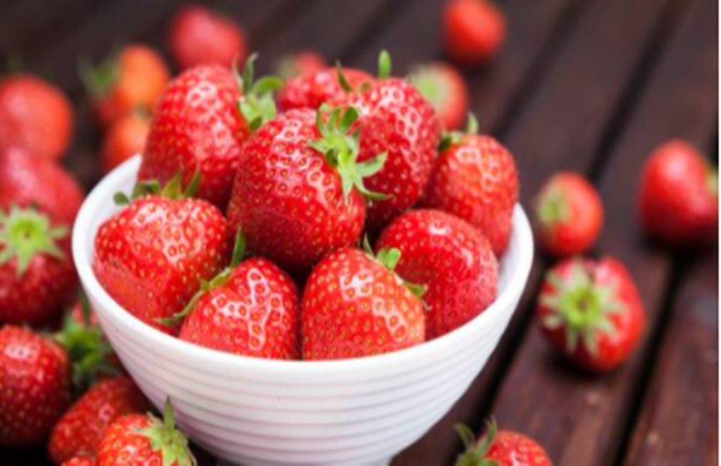 strawberry face pack, lifestyle, skin care