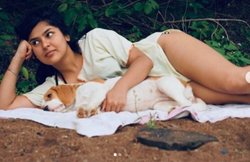 Video: तारक मेहता की पुरानी ‘सोनू’ का नया अवतार, बोल्ड बाला बन बिकिनी फ्लॉन्ट करती दिखीं निधि भानुशाली